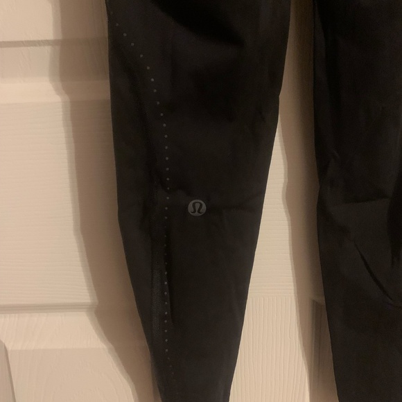 Lululemon Athletica Reflective Leggings Size 4 - Picture 5 of 5